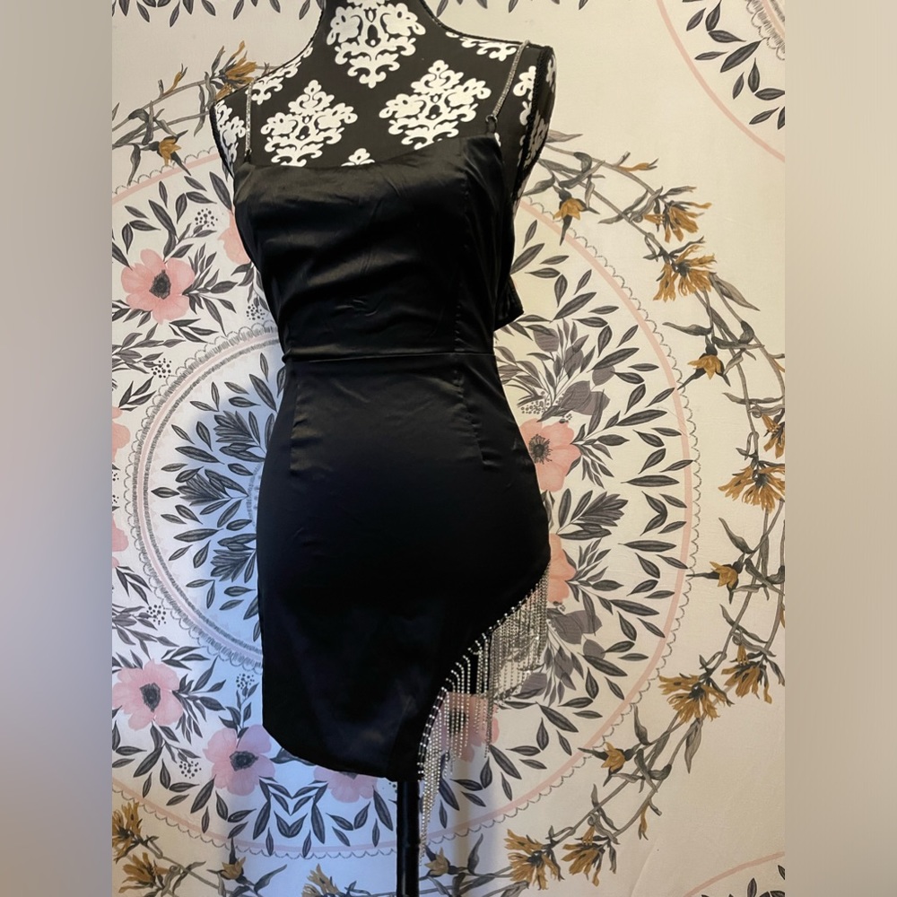 What a stunning piece and a little shimmy. The Vintage Shop, size Small.